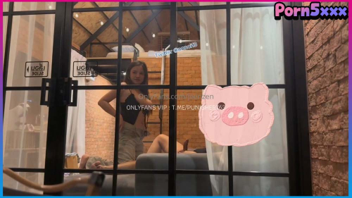 น้องส้มโชว์เย็ดกับสามีบนโซฟา jeenzen ต่อหน้าเพือน นั่งดื่มเพลินๆเลย มีเสียงร้องครางให้ฟัง